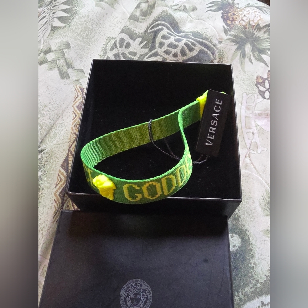 Versace Green Bracelet With  The Iconic Medusa - Picture 4 of 6